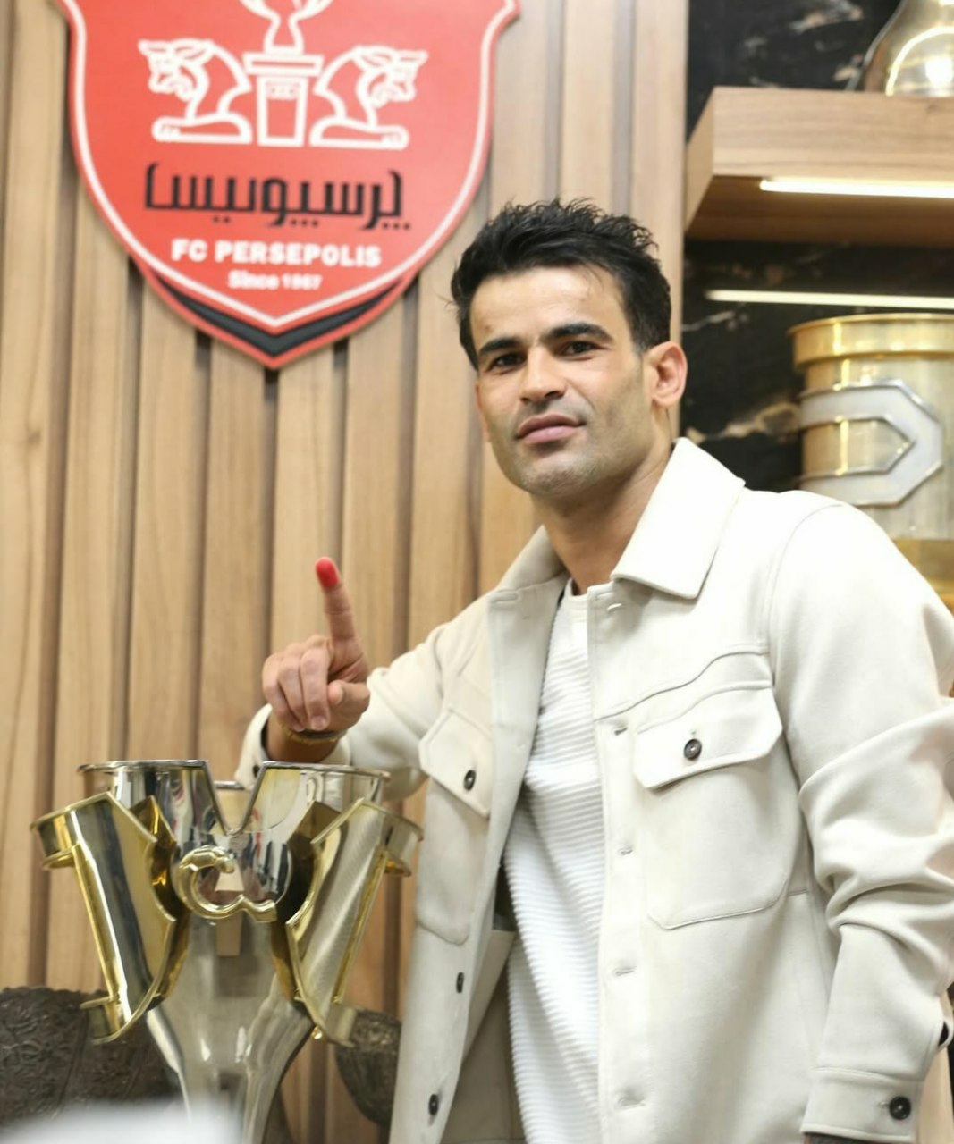 قرارداد عیسی آل کثیر با پرسپولیس
