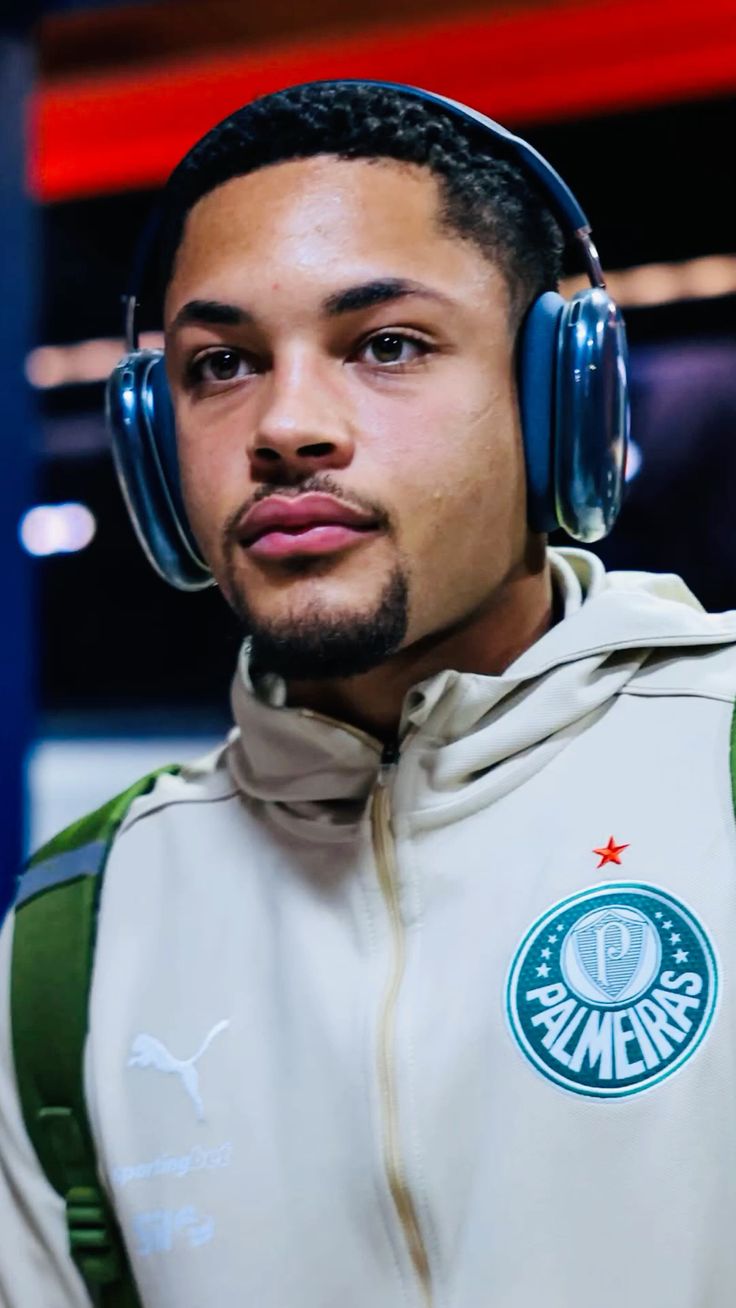 Vitor Roque wallpaper for laptop